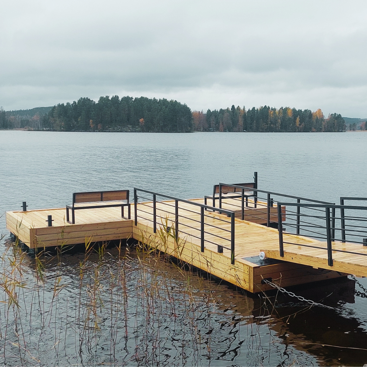 savorak putkiponttonilaituri varusteltuna